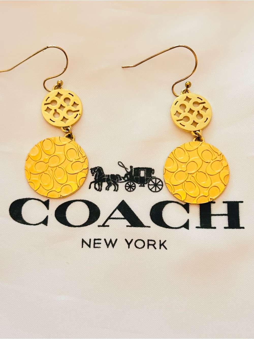 NWOT Coach Y2K Sognature kissing C's Gold Tone Earrings - Picture 8 of 14